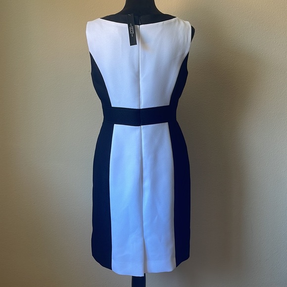 Tahari black/white sleeveless size 6 dress v-neck Gold hardware 100% polyester - Picture 4 of 4